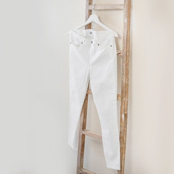 PAIGE Denim - PAIGE WHITE VERDUGO CROP JEANS SZ 31